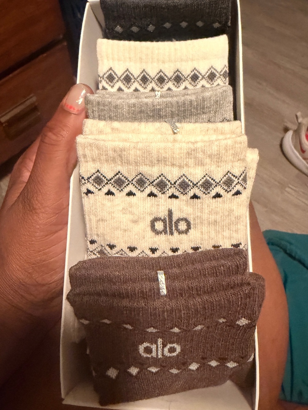ALO Yoga Unisex Crew Socks - Brown, Cream,Gray, white and black Patterned 5-Pack
